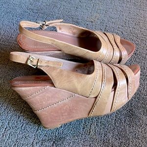 NICOLE SZ 8.5 camel wedge sandals.